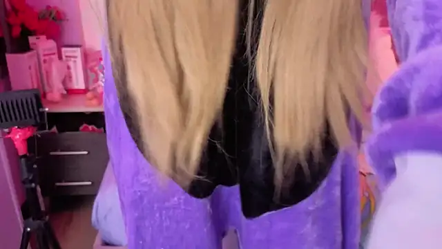 Snapshot of lauren_evans96 chatting on 03-11-26, 03:45 lauren evans96 online show from 03-11-26, 03:45