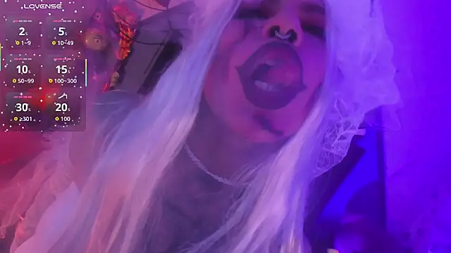 Snapshot of delilah_fix chatting on 10-31-25, 08:43 delilah fix online show from 10-31-25, 08:43