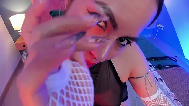 Snapshot of delilah_fix chatting on 11-25-25, 08:20 delilah fix online show from 11-25-25, 08:20