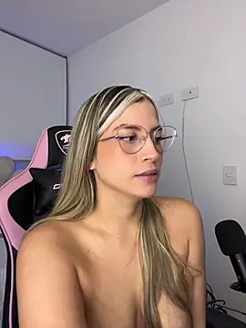 Issabela G1 online show from 03-29-26, 03:28