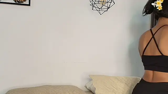 Snapshot of julieta_aguilar1 chatting on 10-31-25, 07:59 julieta aguilar1 online show from 10-31-25, 07:59