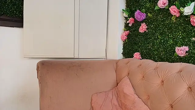 Snapshot of julieta_aguilar1 chatting on 11-04-25, 08:08 julieta aguilar1 online show from 11-04-25, 08:08