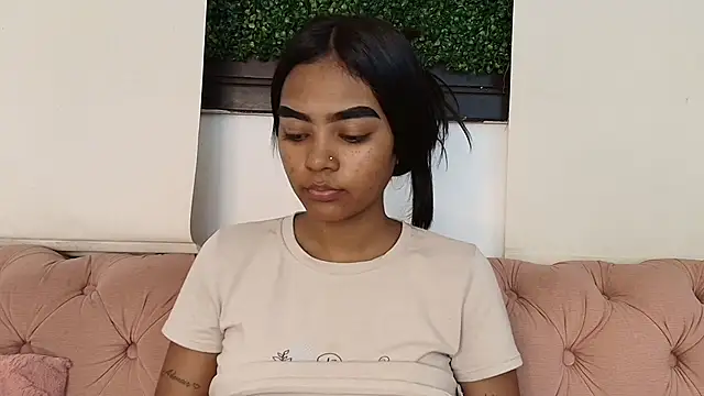 Snapshot of julieta_aguilar1 chatting on 11-19-25, 06:52 julieta aguilar1 online show from 11-19-25, 06:52