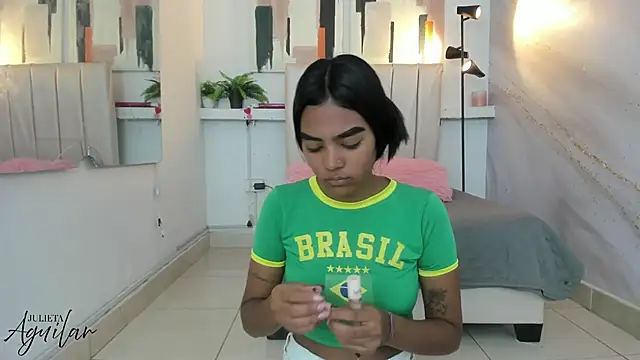 Snapshot of julieta_aguilar1 chatting on 11-20-25, 08:19 julieta aguilar1 online show from 11-20-25, 08:19