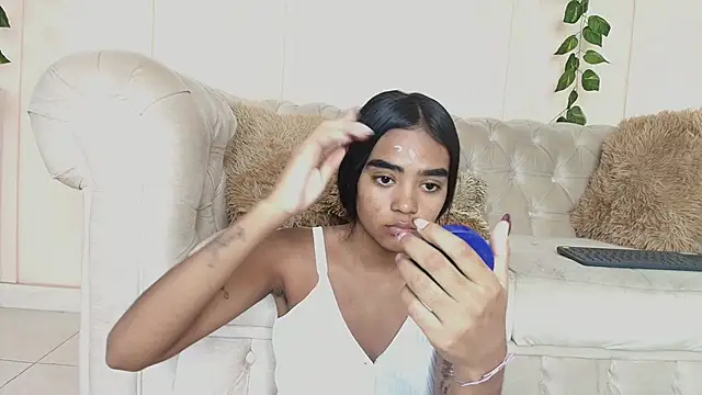 Snapshot of julieta_aguilar1 chatting on 11-23-25, 07:02 julieta aguilar1 online show from 11-23-25, 07:02