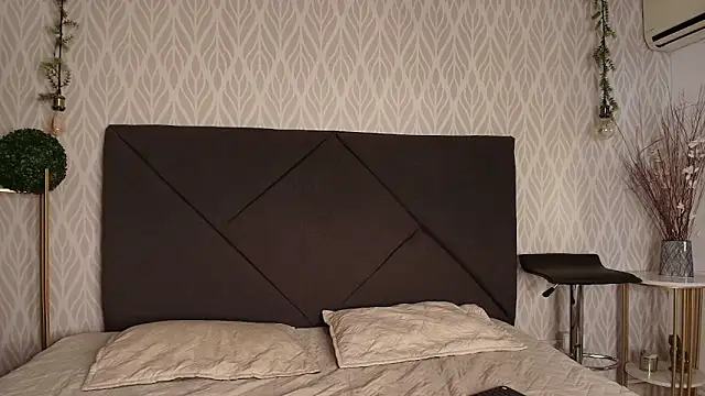 Snapshot of julieta_aguilar1 chatting on 02-20-26, 07:36 julieta aguilar1 online show from 02-20-26, 07:36