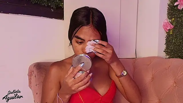 Snapshot of julieta_aguilar1 chatting on 03-15-26, 06:58 julieta aguilar1 online show from 03-15-26, 06:58