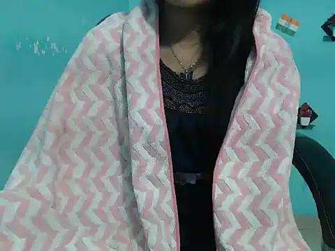 Snapshot of Yashi chatting on 03-05-25, 10:10 Yashi online show from 03-05-25, 10:10