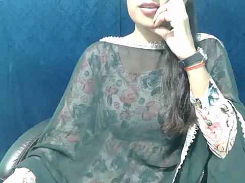 Snapshot of Yashi chatting on 10-01-25, 03:40 Yashi online show from 10-01-25, 03:40