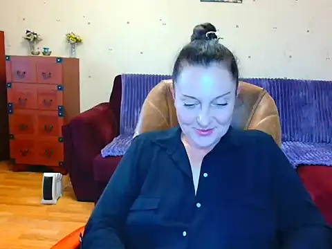 Alice3694 online show from 11-02-25, 01:57