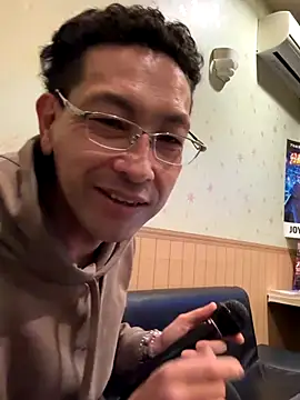 Hideen-real-face online show from 10-30-25, 07:32