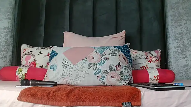 Lucy Blacksilk online show from 11-19-25, 09:15