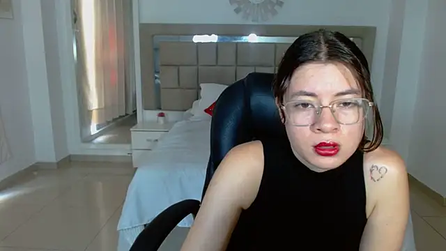 zoecruzz online show from 11-08-25, 03:12