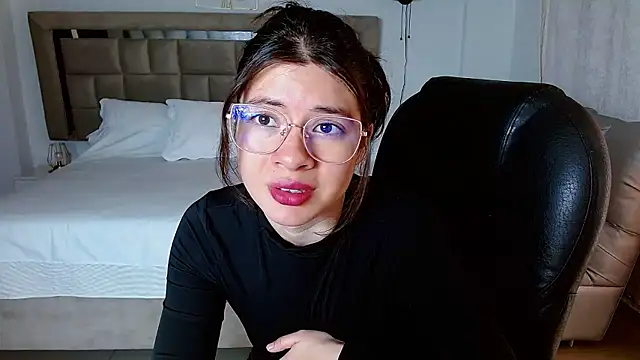 zoecruzz online show from 01-15-26, 03:27