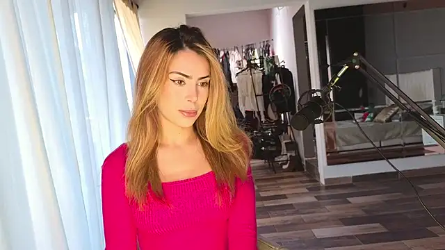 Snapshot of greyslopez chatting on 12-17-25, 04:13 greyslopez online show from 12-17-25, 04:13