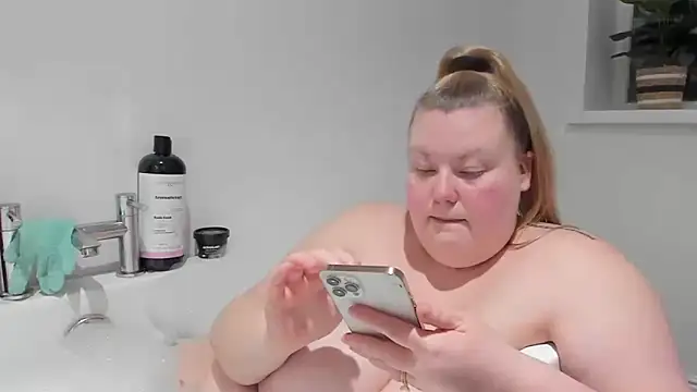 Busty-BBW-Emilie online show from 03-05-25, 07:49