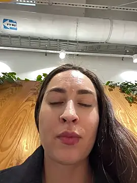 Snapshot of Holly_Play chatting on 01-13-25, 12:24 Holly Play online show from 01-13-25, 12:24