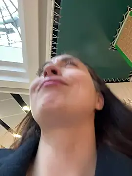 Snapshot of Holly_Play chatting on 01-22-25, 12:17 Holly Play online show from 01-22-25, 12:17