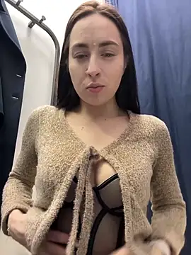 Snapshot of Holly_Play chatting on 02-03-25, 10:25 Holly Play online show from 02-03-25, 10:25