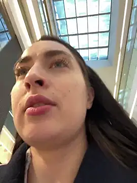 Snapshot of Holly_Play chatting on 02-06-25, 01:43 Holly Play online show from 02-06-25, 01:43