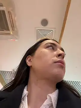 Snapshot of Holly_Play chatting on 02-10-25, 09:04 Holly Play online show from 02-10-25, 09:04