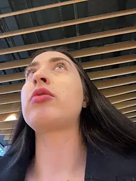 Snapshot of Holly_Play chatting on 02-11-25, 07:23 Holly Play online show from 02-11-25, 07:23