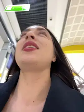 Snapshot of Holly_Play chatting on 02-14-25, 08:21 Holly Play online show from 02-14-25, 08:21