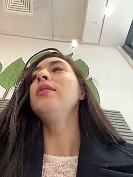 Snapshot of Holly_Play chatting on 02-17-25, 09:24 Holly Play online show from 02-17-25, 09:24