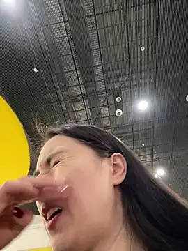 Snapshot of Holly_Play chatting on 02-24-25, 11:21 Holly Play online show from 02-24-25, 11:21