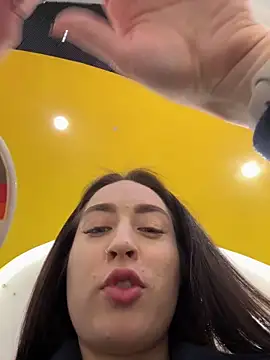 Snapshot of Holly_Play chatting on 02-25-25, 08:03 Holly Play online show from 02-25-25, 08:03