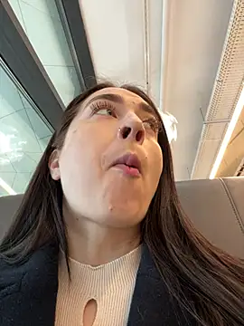 Snapshot of Holly_Play chatting on 02-27-25, 07:23 Holly Play online show from 02-27-25, 07:23