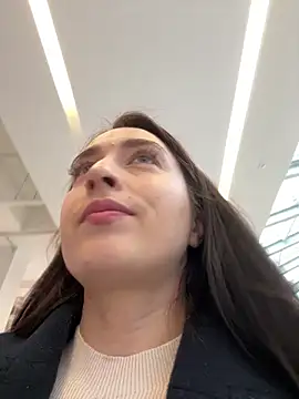 Snapshot of Holly_Play chatting on 03-06-25, 08:08 Holly Play online show from 03-06-25, 08:08