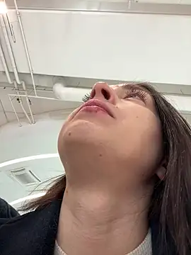 Snapshot of Holly_Play chatting on 03-07-25, 08:13 Holly Play online show from 03-07-25, 08:13