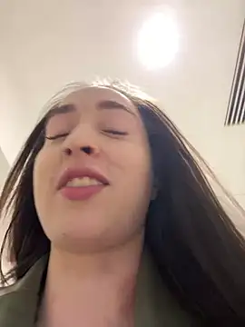 Snapshot of Holly_Play chatting on 03-11-25, 08:30 Holly Play online show from 03-11-25, 08:30