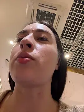 Snapshot of Holly_Play chatting on 03-12-25, 02:12 Holly Play online show from 03-12-25, 02:12