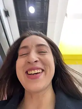 Snapshot of Holly_Play chatting on 03-14-25, 09:24 Holly Play online show from 03-14-25, 09:24