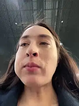 Snapshot of Holly_Play chatting on 03-20-25, 01:15 Holly Play online show from 03-20-25, 01:15