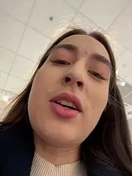 Snapshot of Holly_Play chatting on 03-21-25, 09:01 Holly Play online show from 03-21-25, 09:01