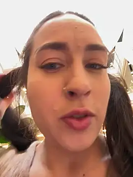 Snapshot of Holly_Play chatting on 03-22-25, 03:09 Holly Play online show from 03-22-25, 03:09