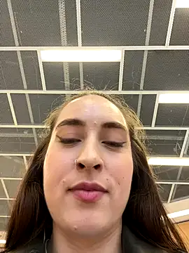 Snapshot of Holly_Play chatting on 09-10-25, 11:10 Holly Play online show from 09-10-25, 11:10