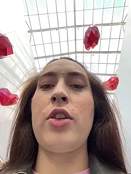 Snapshot of Holly_Play chatting on 09-11-25, 09:20 Holly Play online show from 09-11-25, 09:20