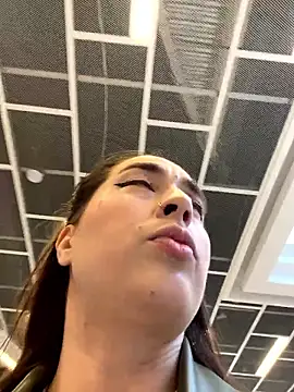 Snapshot of Holly_Play chatting on 09-24-25, 10:18 Holly Play online show from 09-24-25, 10:18