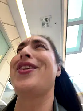 Snapshot of Holly_Play chatting on 09-28-25, 10:09 Holly Play online show from 09-28-25, 10:09