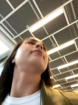 Snapshot of Holly_Play chatting on 09-29-25, 10:09 Holly Play online show from 09-29-25, 10:09