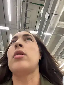 Snapshot of Holly_Play chatting on 10-03-25, 07:05 Holly Play online show from 10-03-25, 07:05