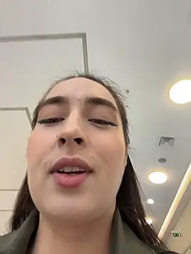 Snapshot of Holly_Play chatting on 10-06-25, 10:02 Holly Play online show from 10-06-25, 10:02