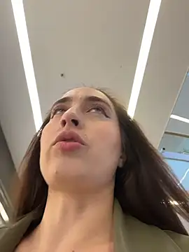 Snapshot of Holly_Play chatting on 10-07-25, 09:06 Holly Play online show from 10-07-25, 09:06