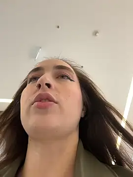 Snapshot of Holly_Play chatting on 10-09-25, 07:06 Holly Play online show from 10-09-25, 07:06