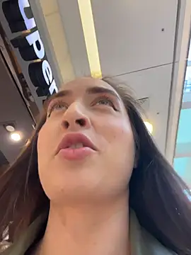 Snapshot of Holly_Play chatting on 10-19-25, 10:05 Holly Play online show from 10-19-25, 10:05