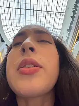 Snapshot of Holly_Play chatting on 10-20-25, 01:11 Holly Play online show from 10-20-25, 01:11